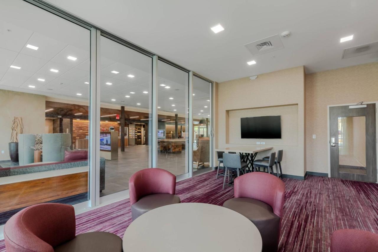 Courtyard By Marriott Savannah Airport Pooler Bagian luar foto