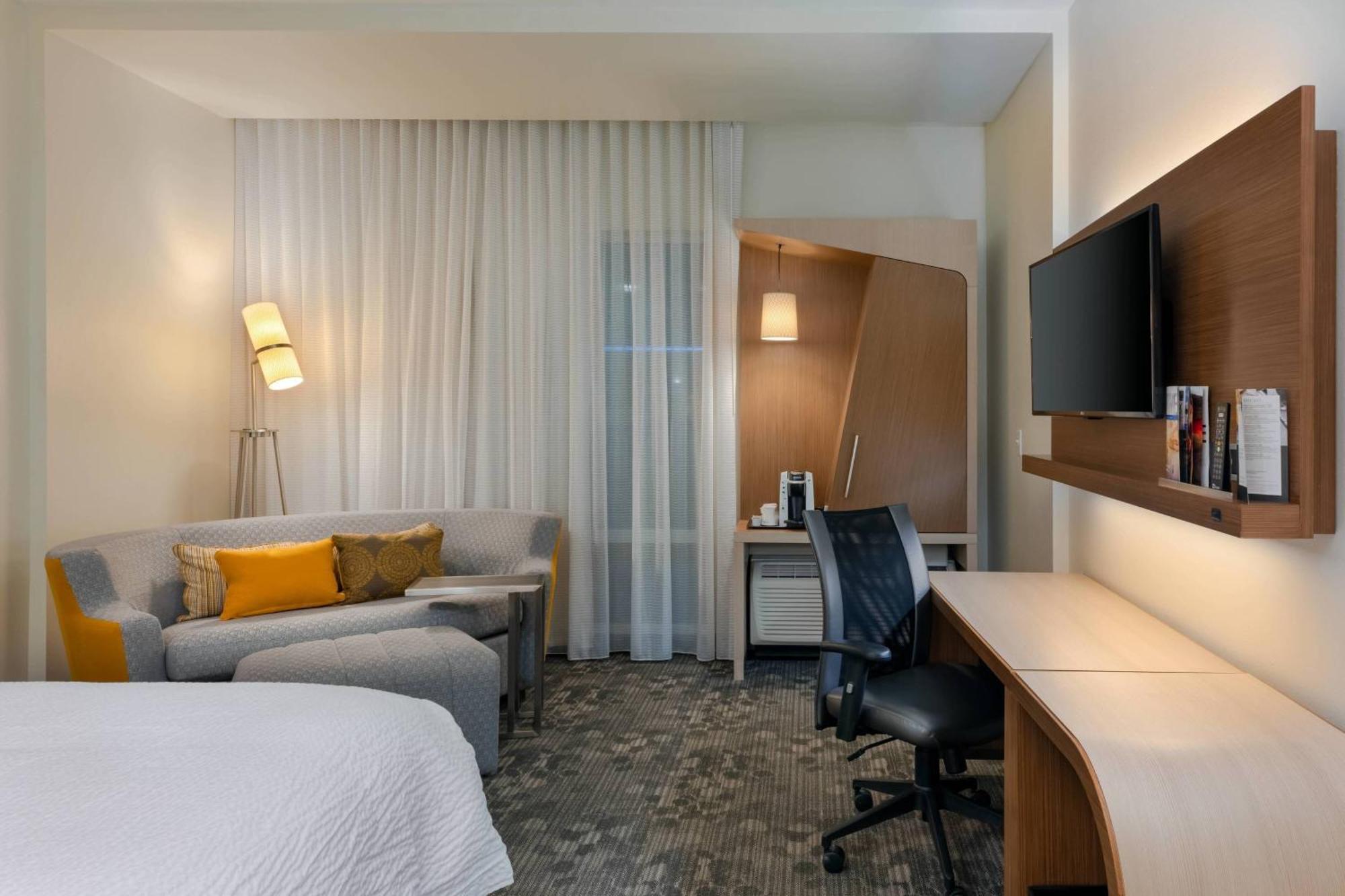 Courtyard By Marriott Savannah Airport Pooler Bagian luar foto